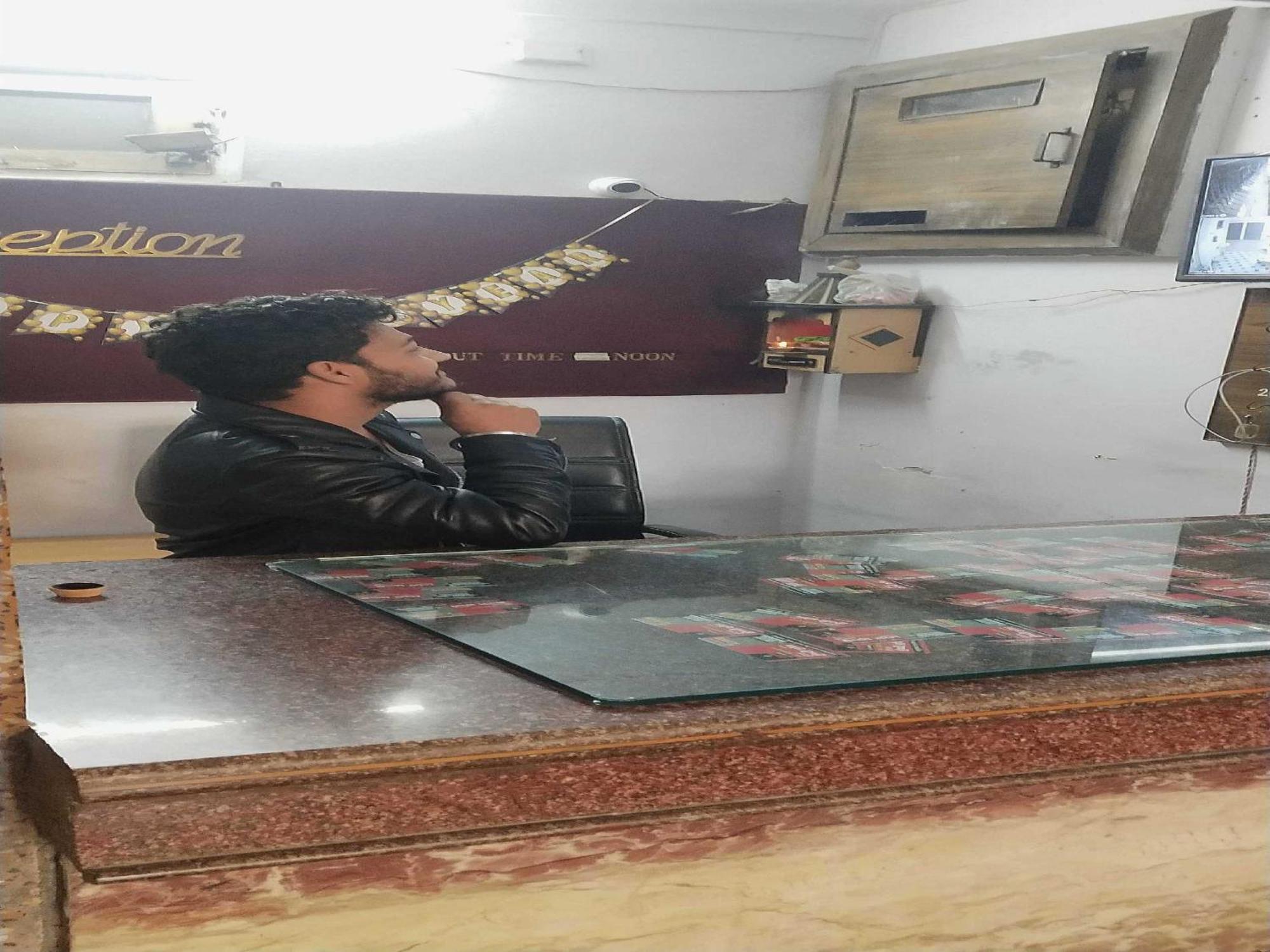 Hotel O G Hotel Happy Home Aligarh Bagian luar foto