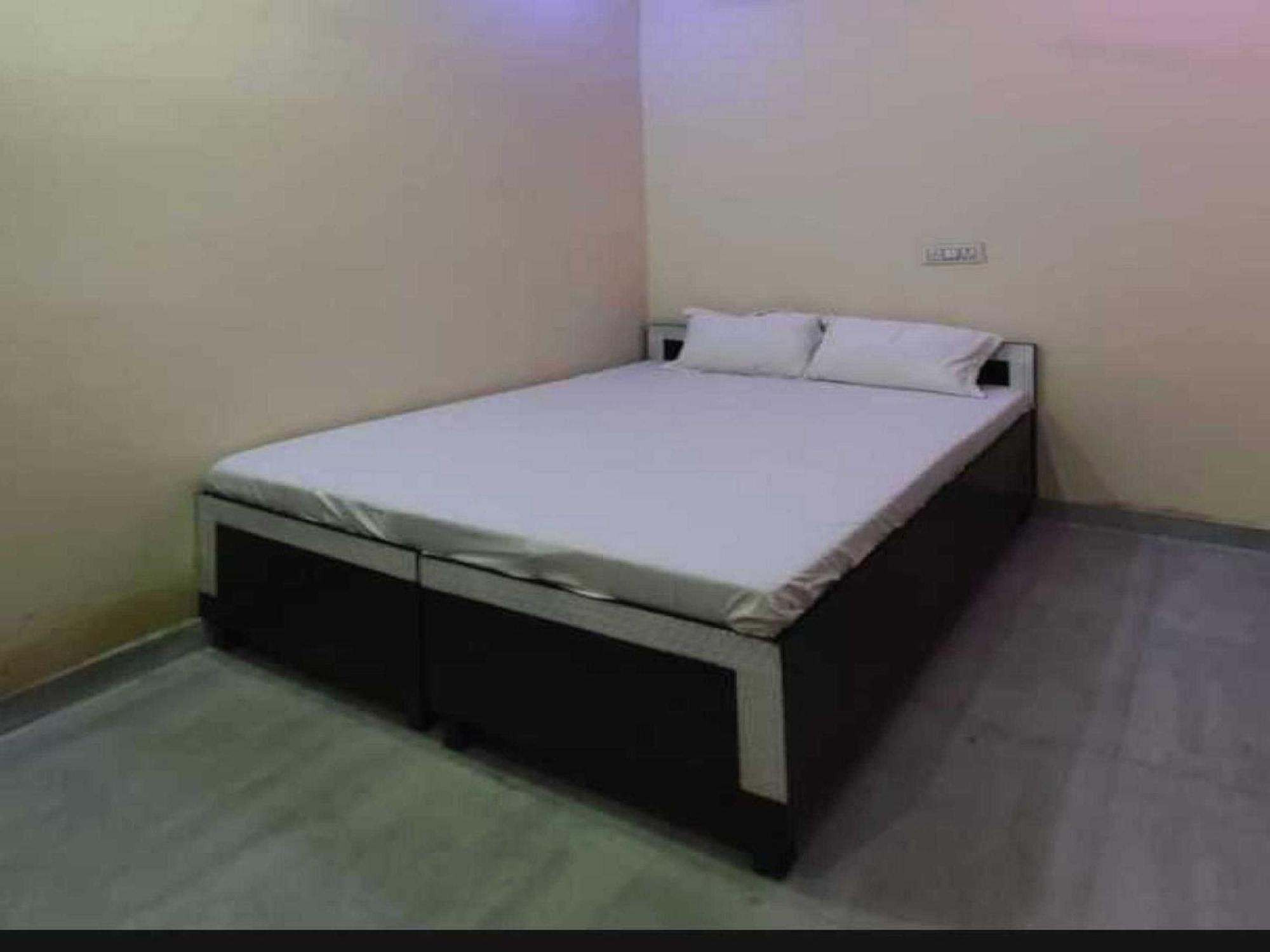 Hotel O G Hotel Happy Home Aligarh Bagian luar foto